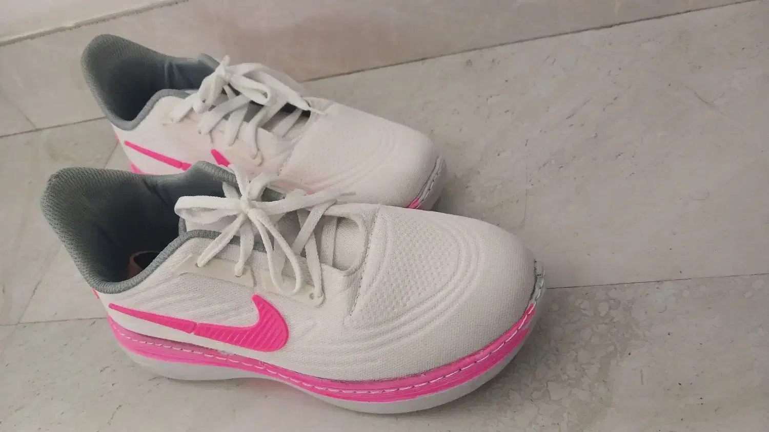 کتونی سفید دخترانه|کیف، کفش، کمربند|بابل, |دیوار