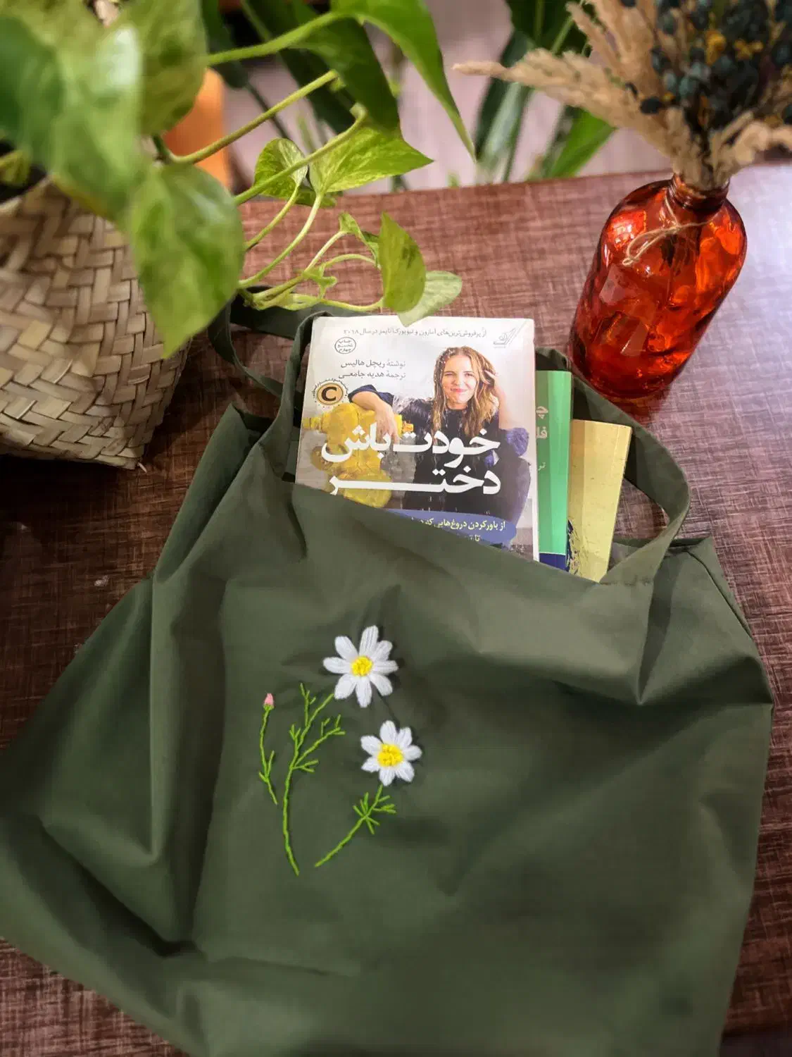 توت بگ دست ساز گلدوزی شده|لباس|خمام, |دیوار