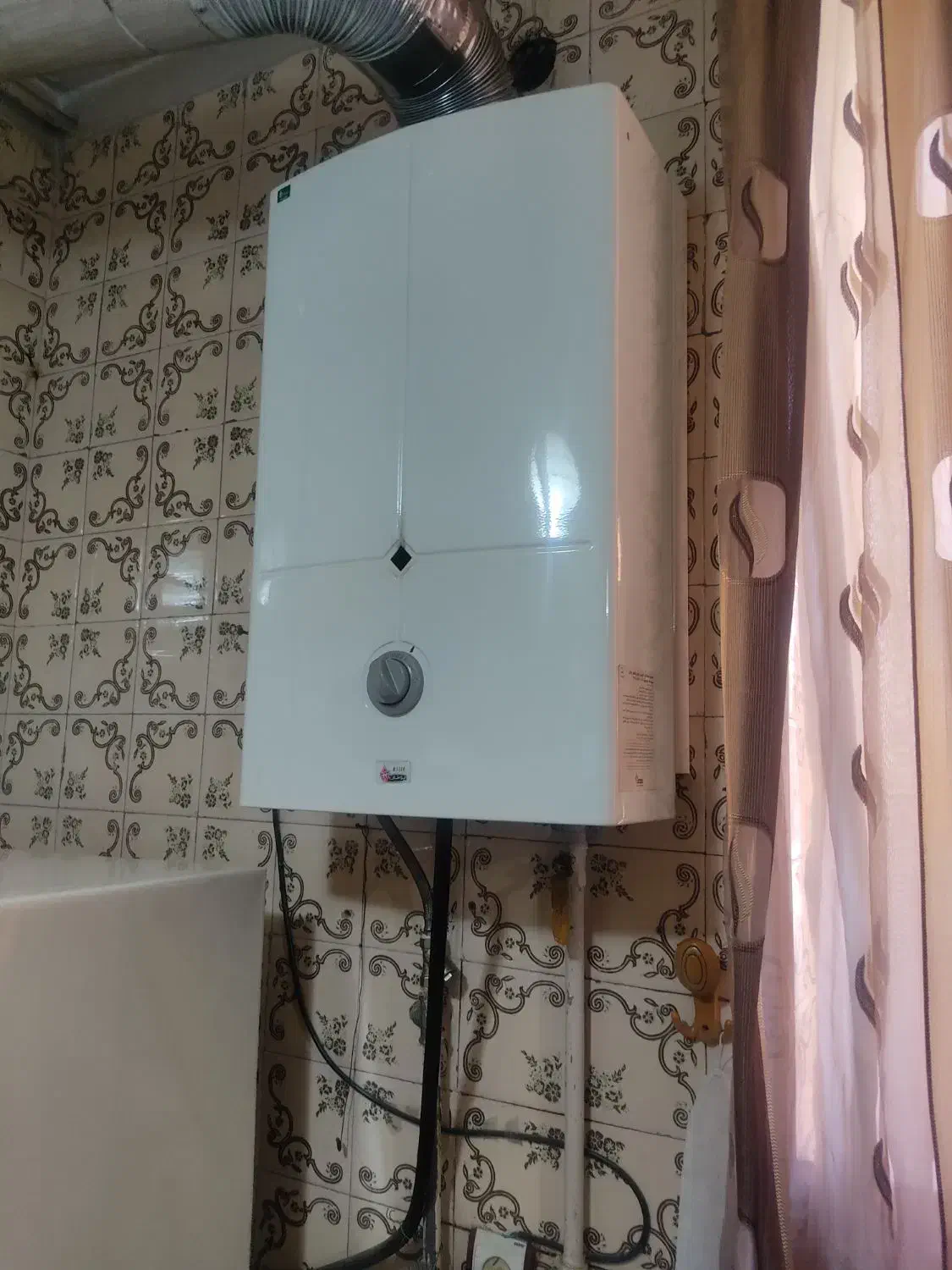 دوعدد آبگرمکن دیواری بوتان 3118|آبگرمکن، پکیج، شوفاژ|اسدآباد, |دیوار