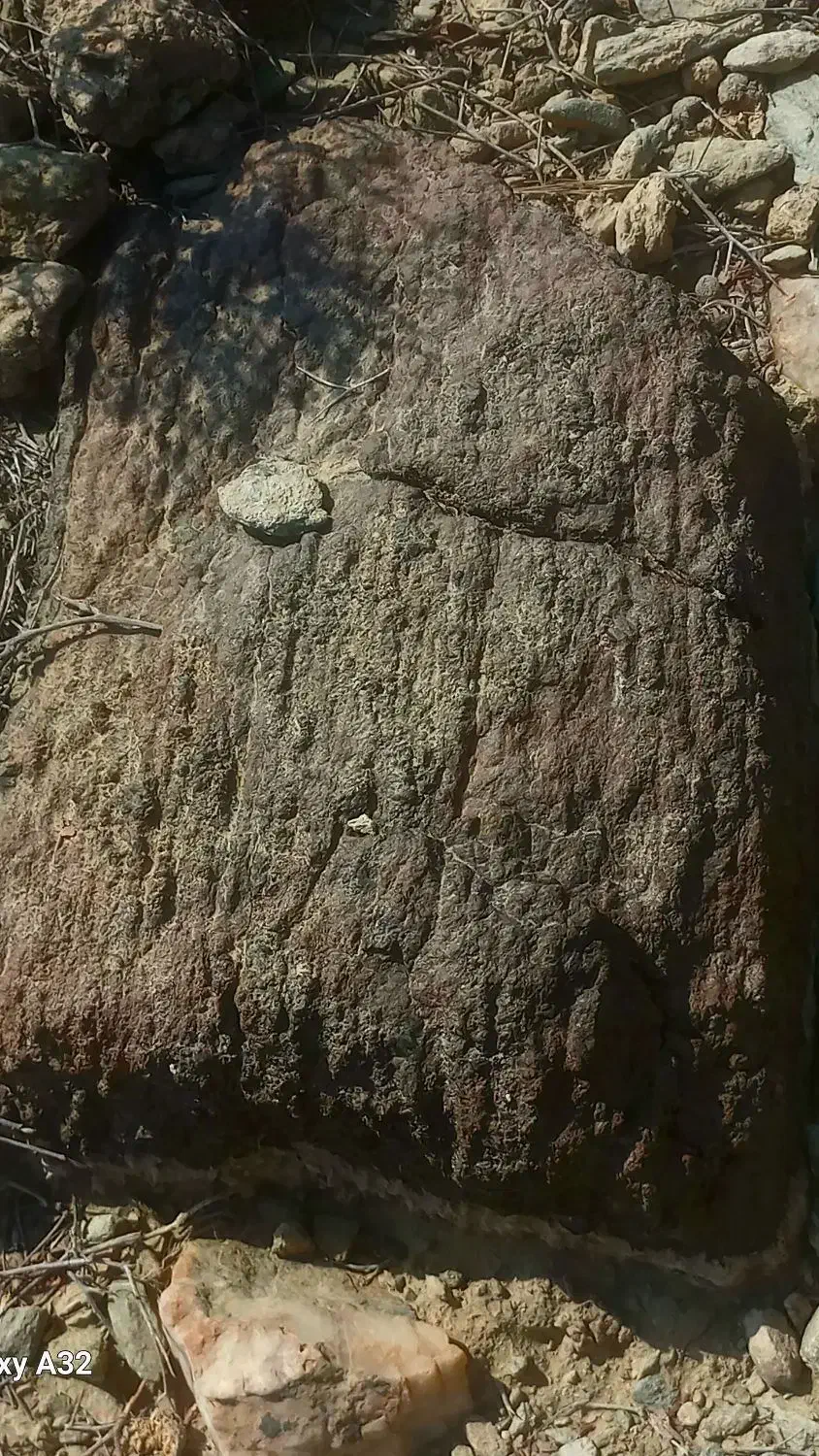 شهاب سنگ فروشی با پوسته کاملا سوخته|جواهرات|منوجان, |دیوار