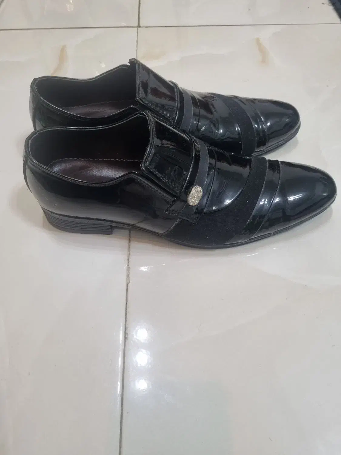 کفش|کیف، کفش، کمربند|تاکستان, |دیوار