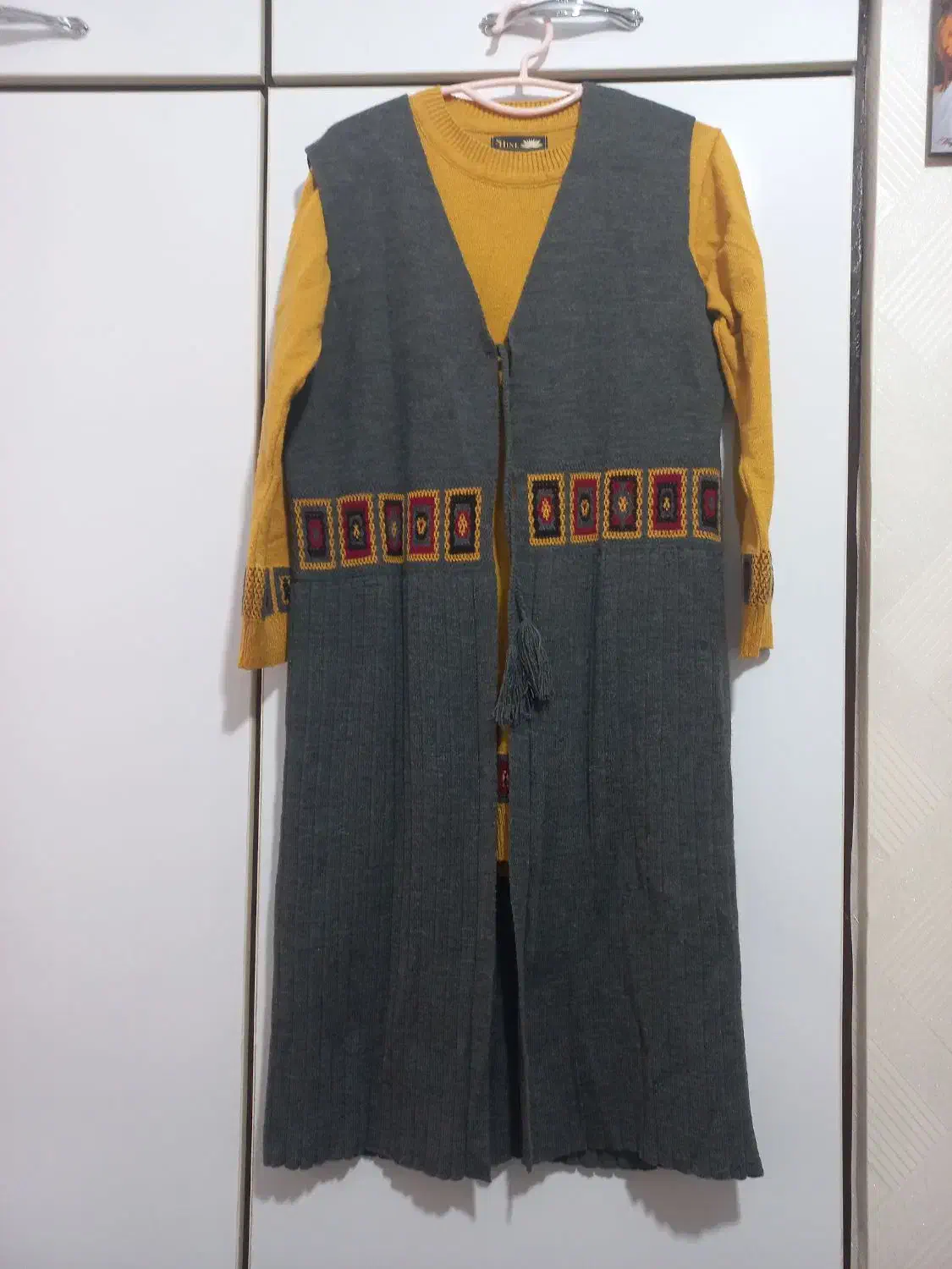 پالتو|لباس|قرچک, زیبا شهر|دیوار