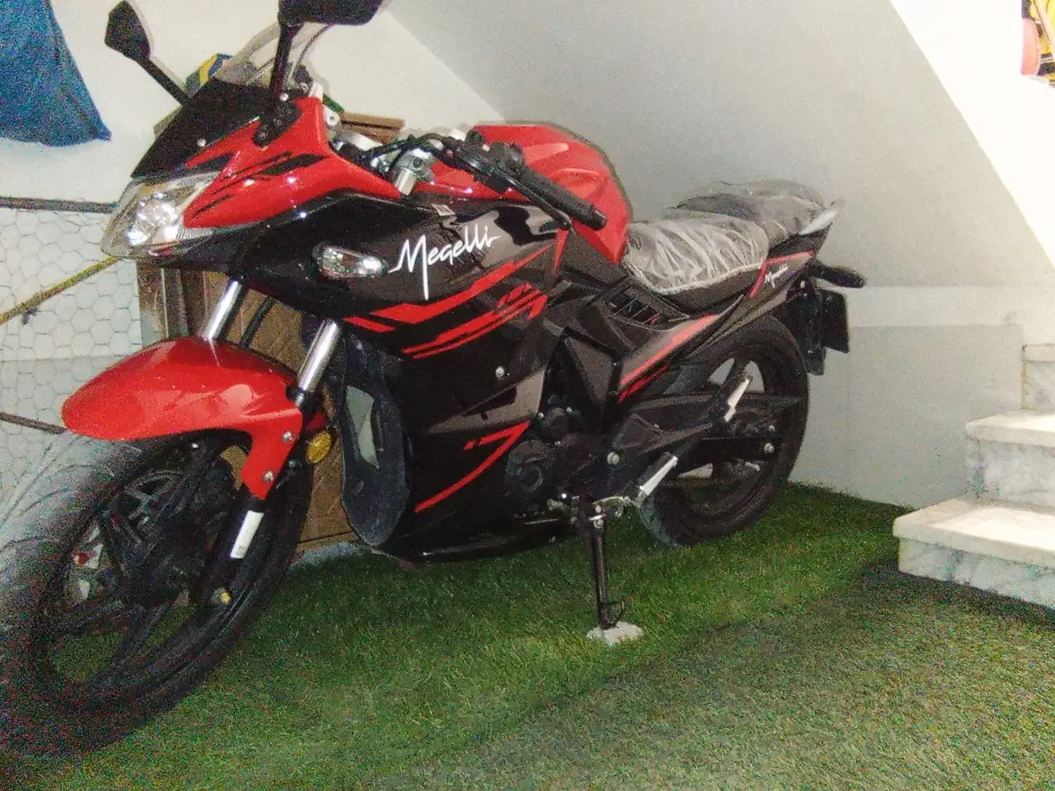 مگلی|موتورسیکلت|ارژن, |دیوار