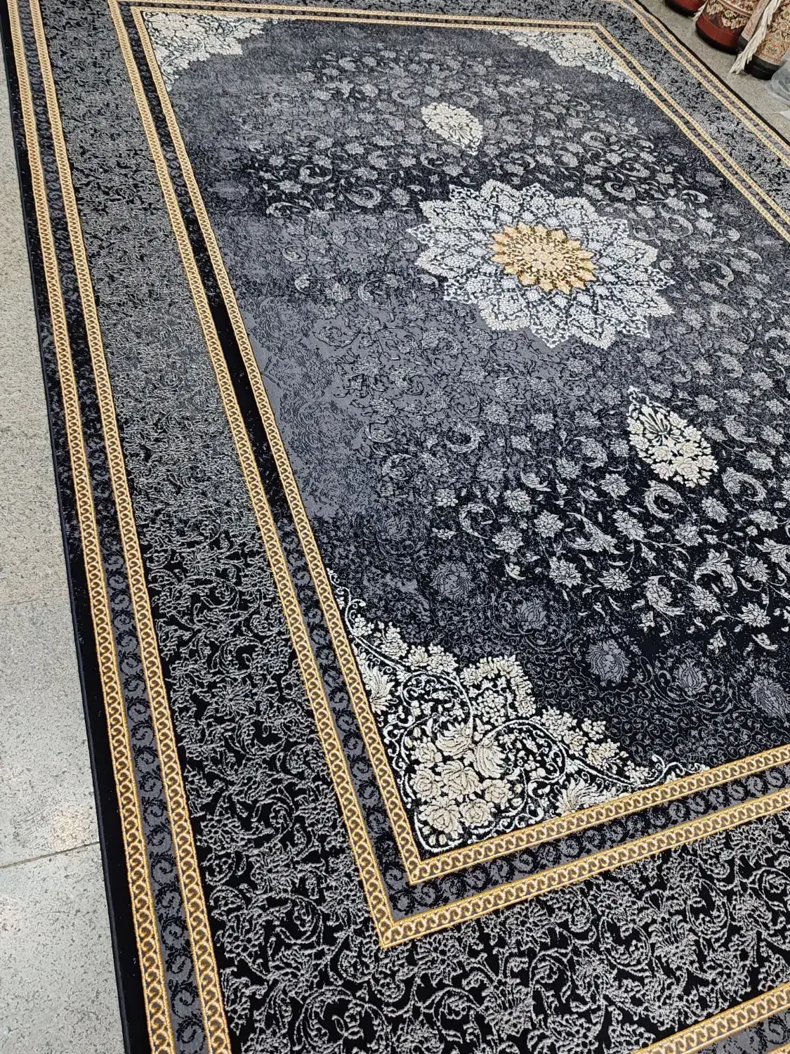 3تخته فرش 9متری زمرد مشهد نو وآکبند|فرش|قم, نیروگاه|دیوار