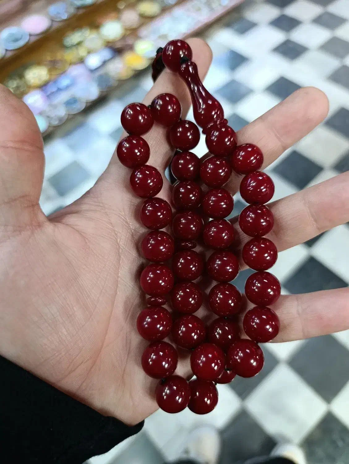 تسبیح کهربا رنگ قرمز شرابی تراش گرد|بدلیجات|ارومیه, |دیوار