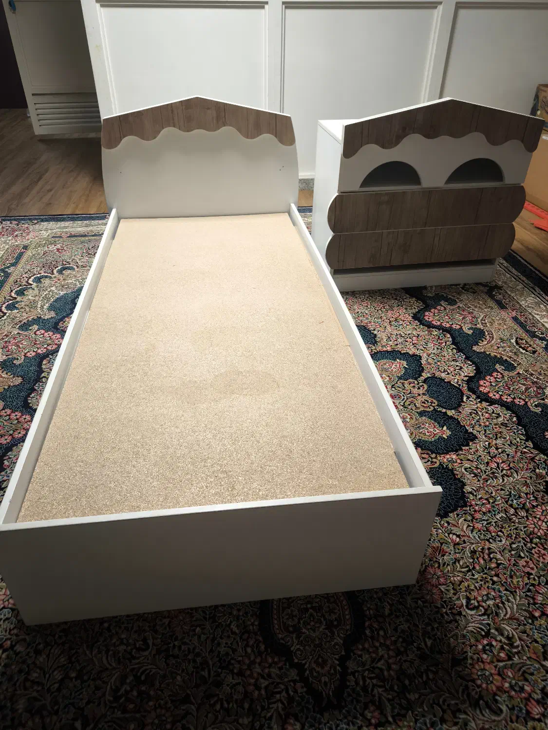 تخت نوجوان|تخت و سرویس خواب|کرج, شهرک جهاننما|دیوار