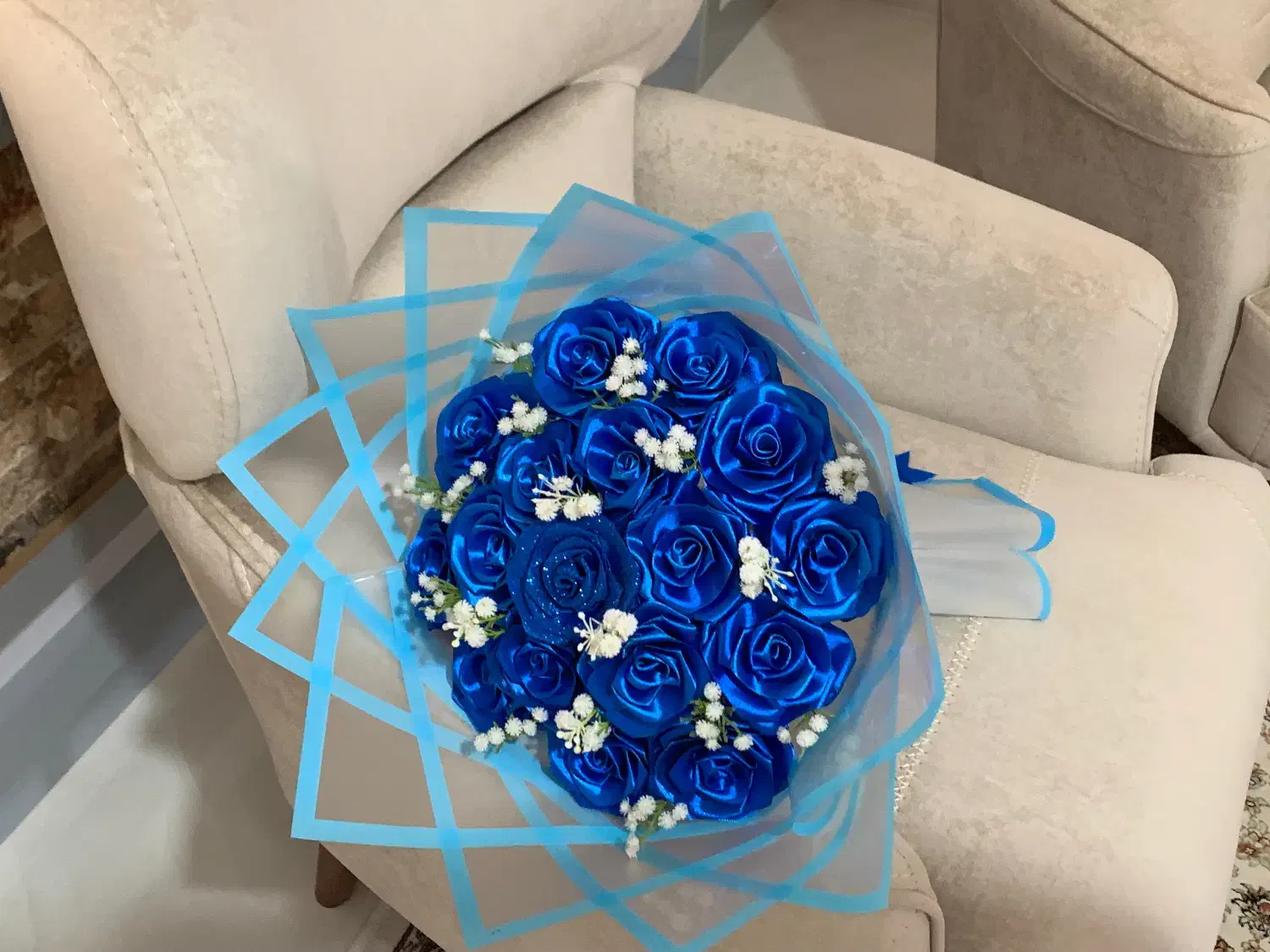 دسته گل خوش رنگ و تزعین شده|گل مصنوعی|ارومیه, |دیوار