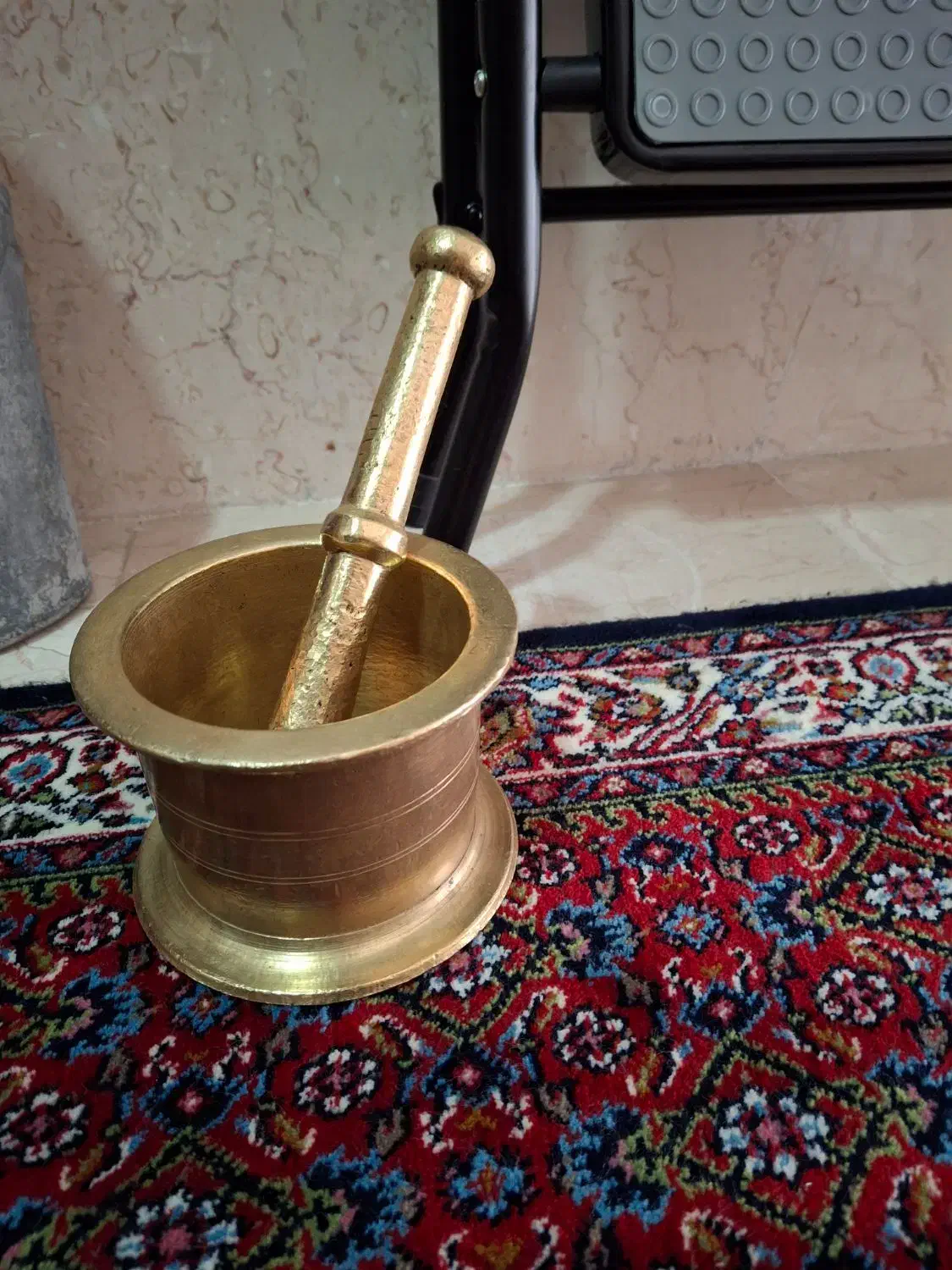 هاون قدیمی|کلکسیون اشیاء عتیقه|زنجان, |دیوار