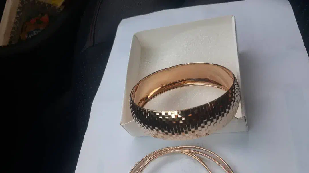 طلا 18عیار.200بالای تابلو|جواهرات|آبدانان, |دیوار