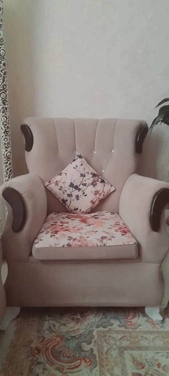 مبل ۷ نفره .|مبلمان خانگی و میز عسلی|اندیشه, شهرک مریم|دیوار