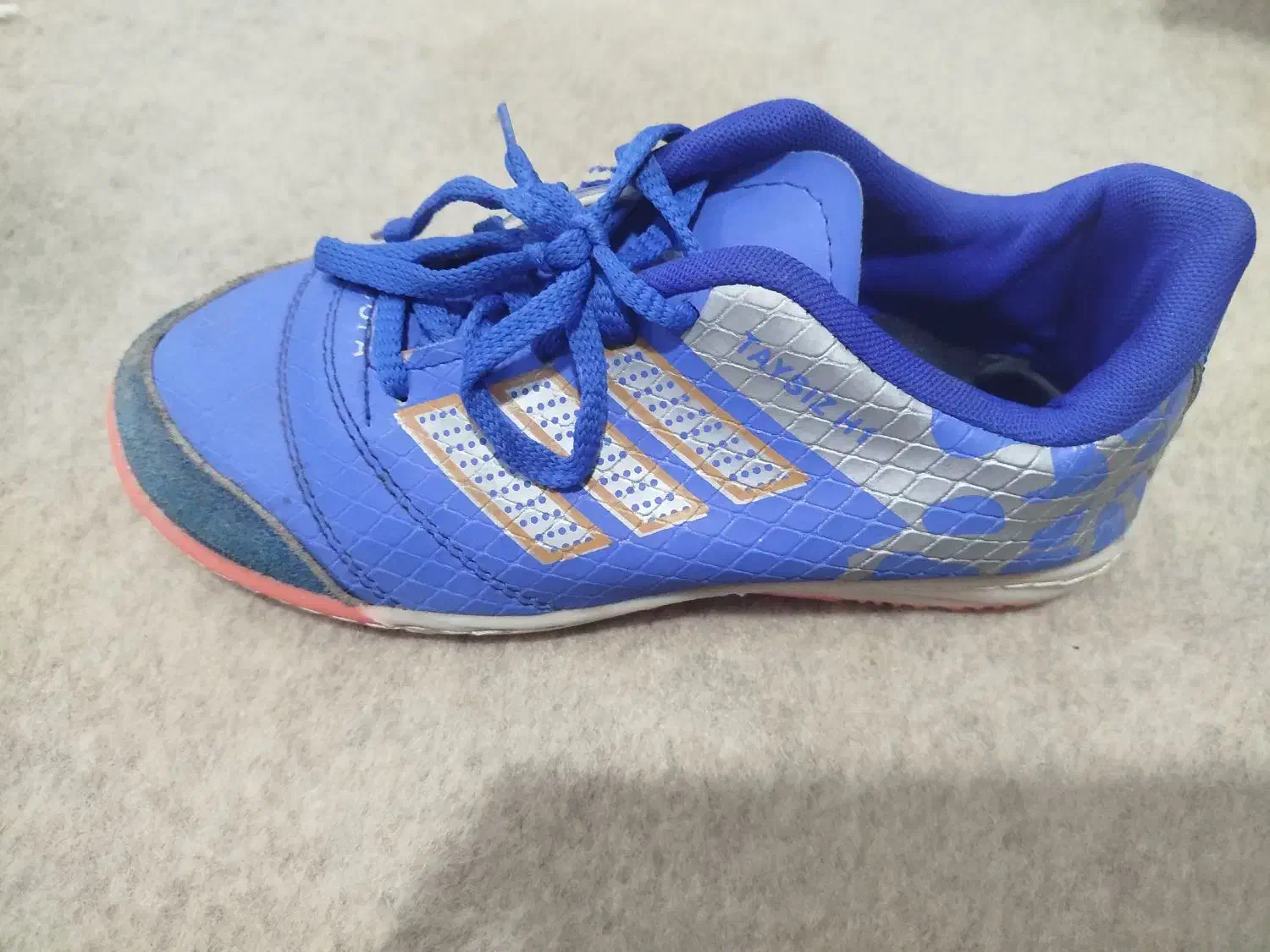 کفش فوتسالو نیم پوت|کیف، کفش، کمربند|کنگاور, |دیوار