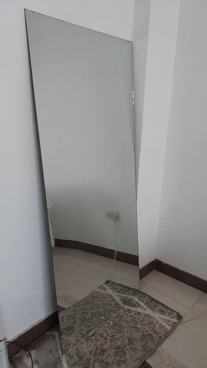 آینه|آینه|لاهیجان, کوی آزادگان|دیوار