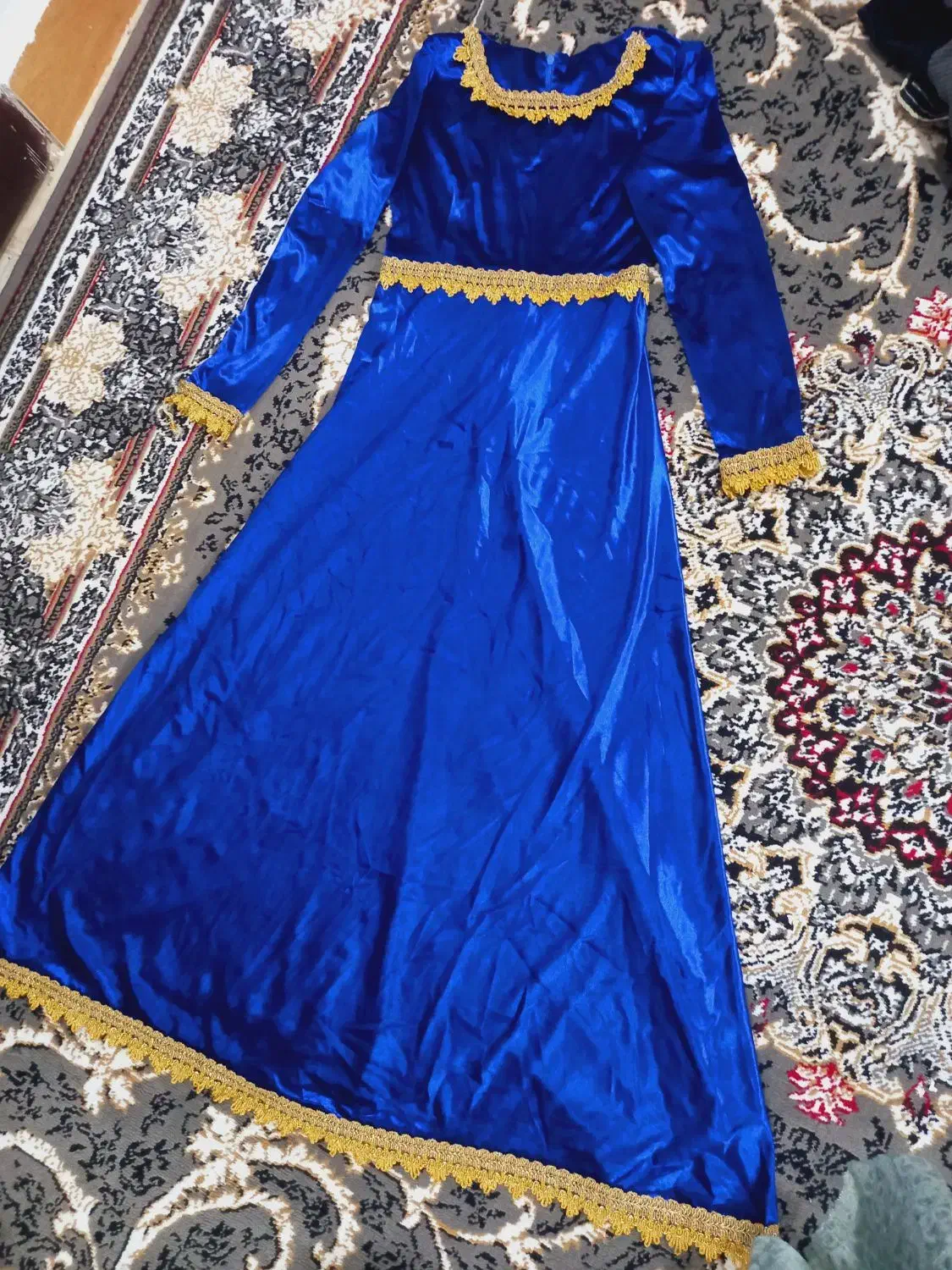 دو عدد لباس مجلسی زیبا|لباس|رشت, نظری|دیوار