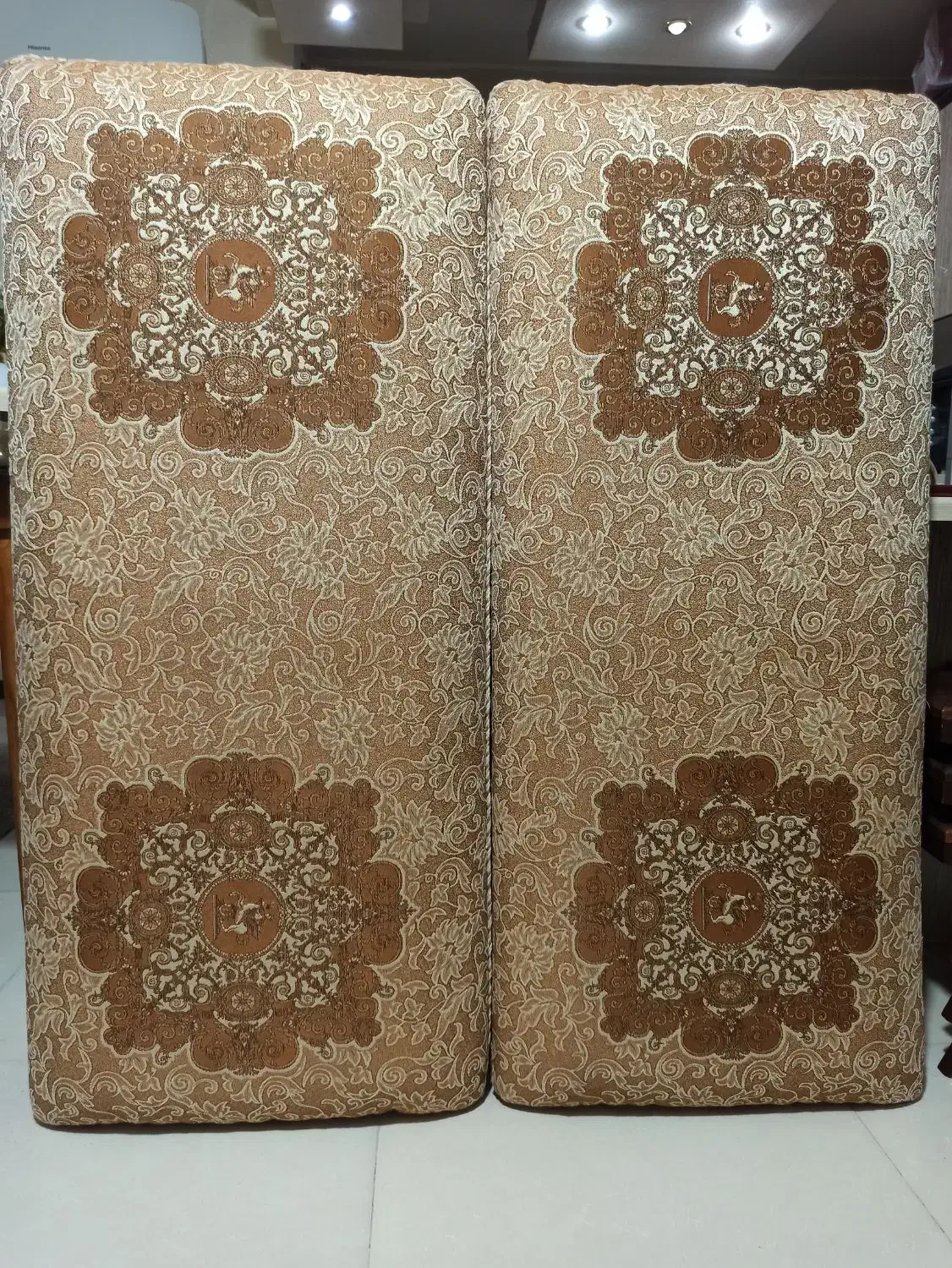 دو عدد پشتی در حد نو|پشتی|شاهین‌شهر, حافظ جنوبی|دیوار