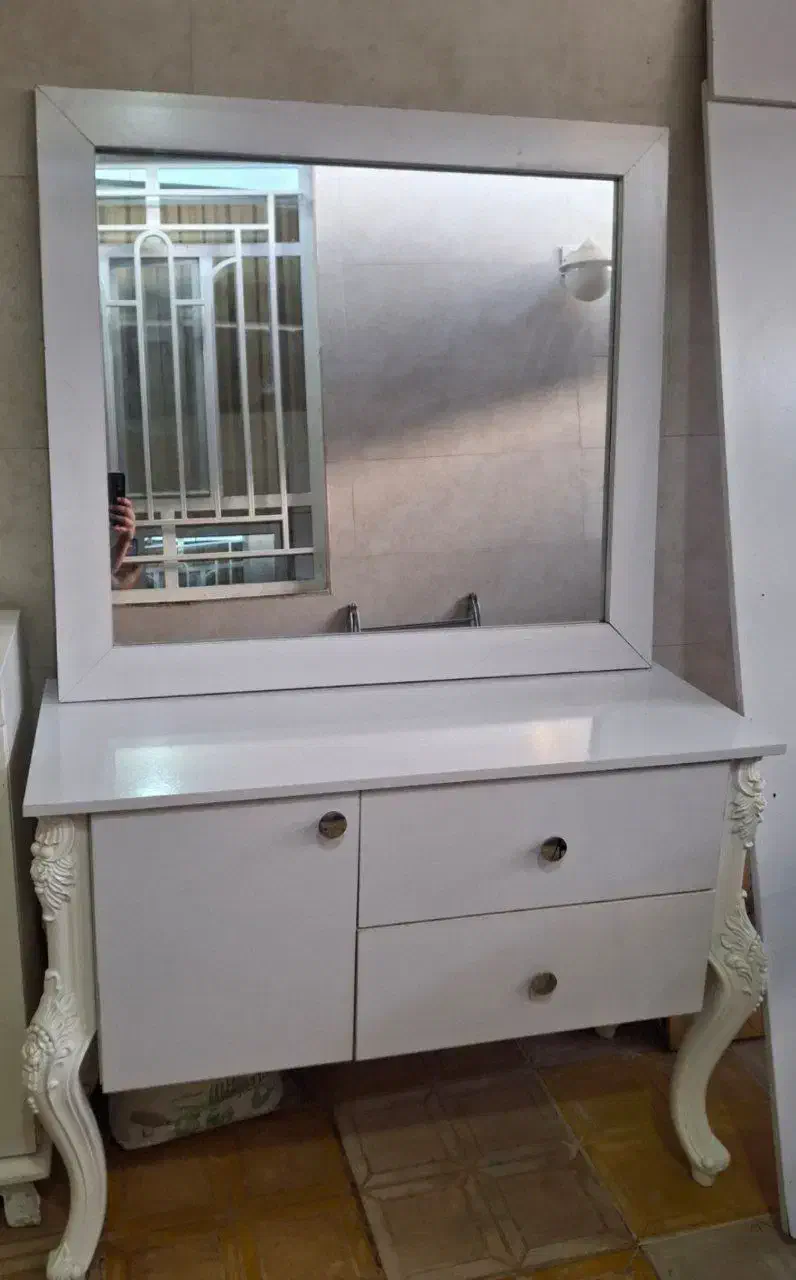 میز کار یا میز کنسول درحد نو .|بوفه، ویترین، کنسول|قوچان, |دیوار