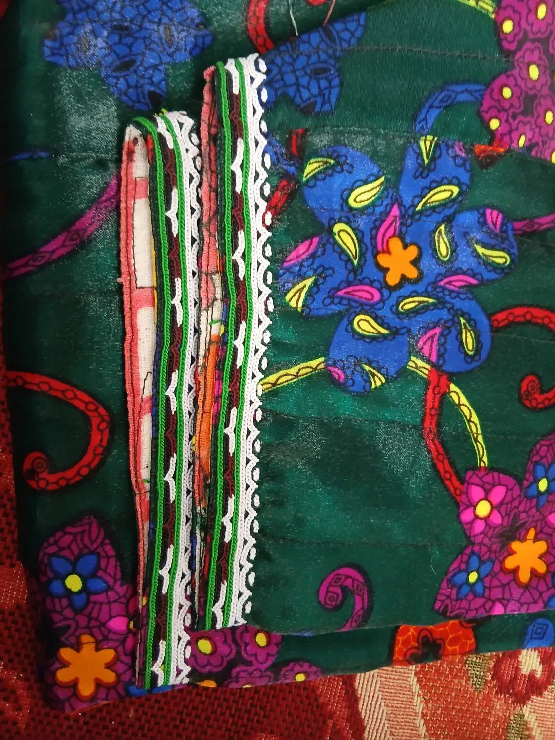 تعدادی بالق نو برای بقچه و پوشیدن|لباس|آق قلا, |دیوار