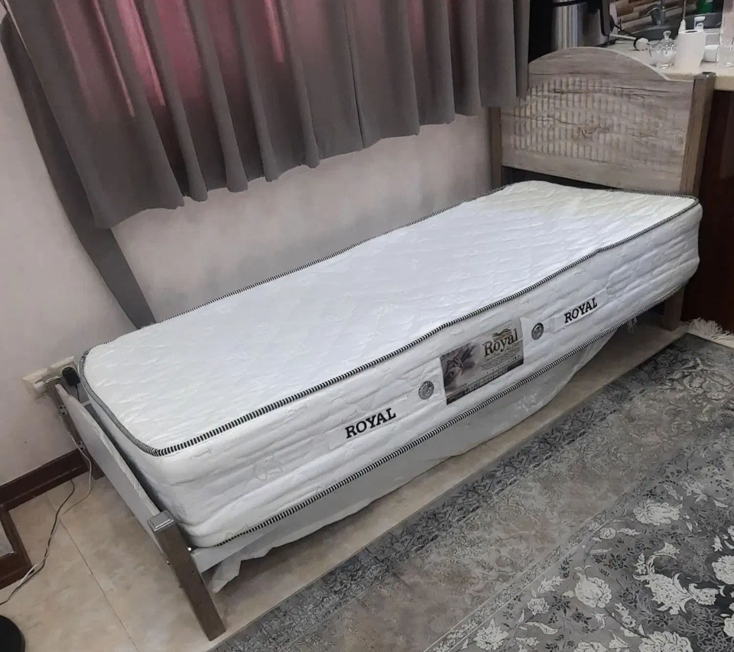 تخت یک نفره به همراه تشک طبی فنری رویال|تخت و سرویس خواب|تهران, مینای شمالی (مخبر)|دیوار