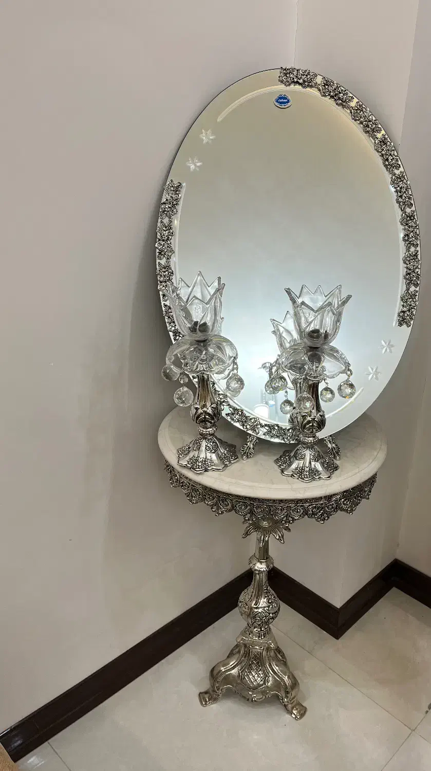 آینه و شمعدان و میز در حد نو|بوفه، ویترین، کنسول|زاهدان, |دیوار