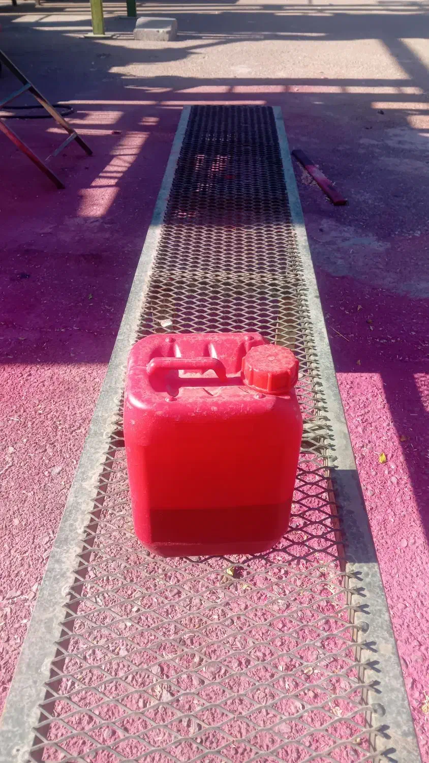 گالن خالی|ظروف نگهدارنده، پلاستیکی، یک‌بارمصرف|تربت جام, شهید نصرالهی|دیوار