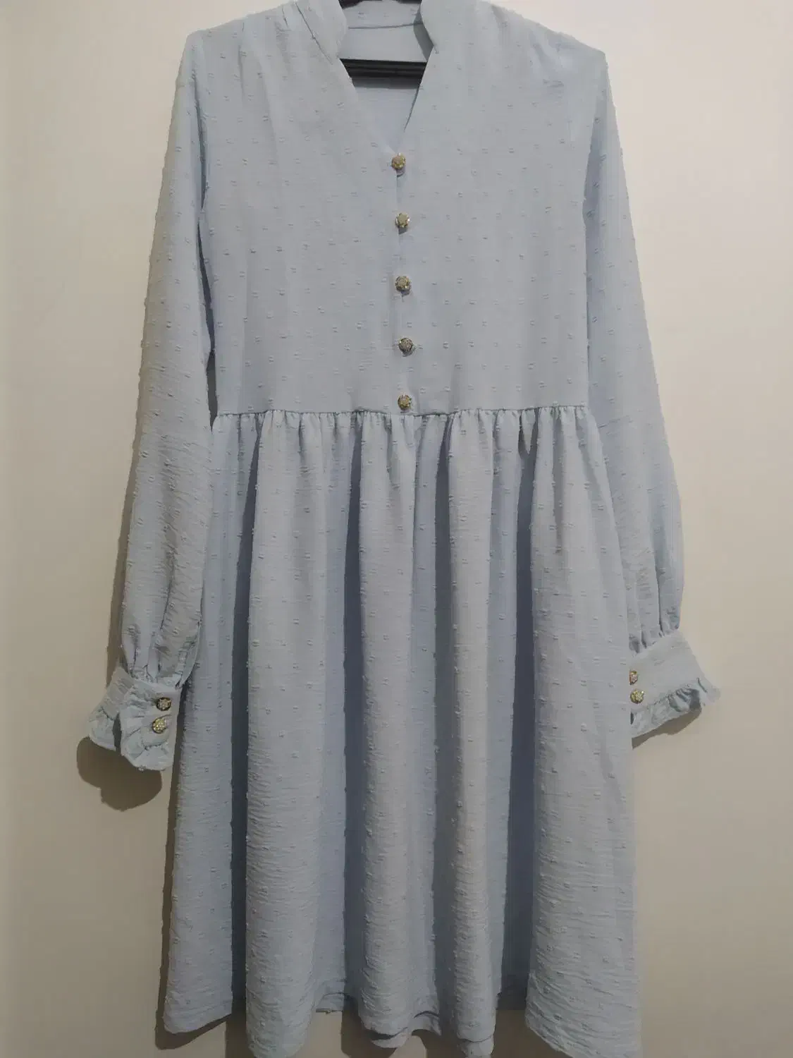 پیراهن|لباس|قم, شهر قائم|دیوار