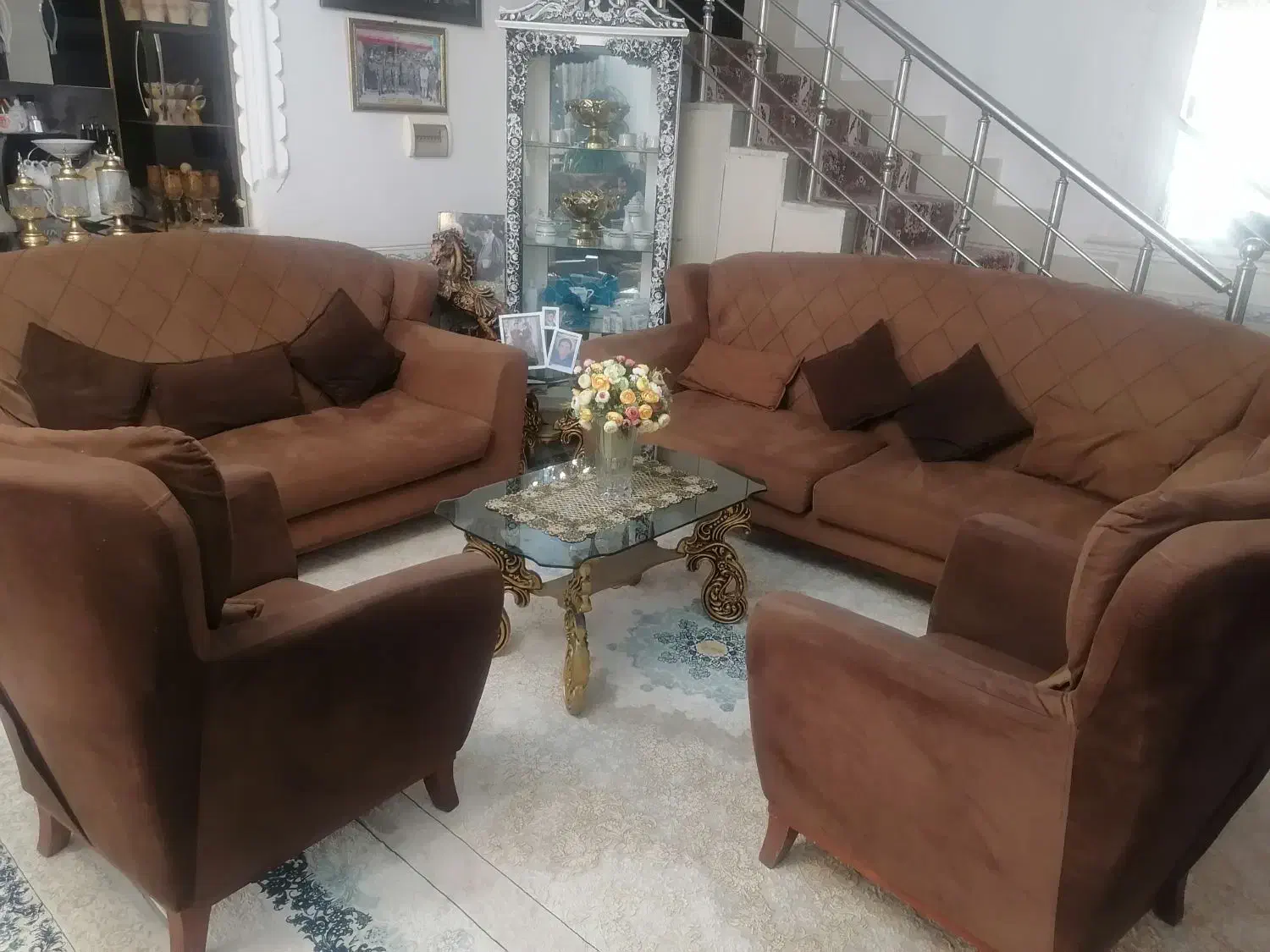 مبلمان راحتی ۷نفره درحدنو|مبلمان خانگی و میز عسلی|شیراز, گل سرخ|دیوار
