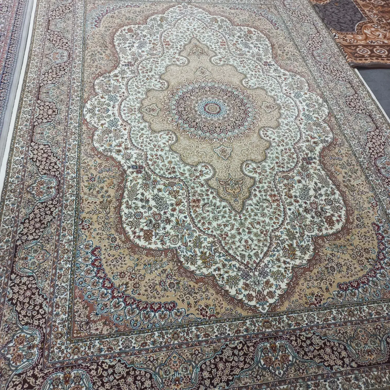 فرش ۷۰۰شانه تراکم ۲۵۵۰|فرش|میاندوآب, |دیوار