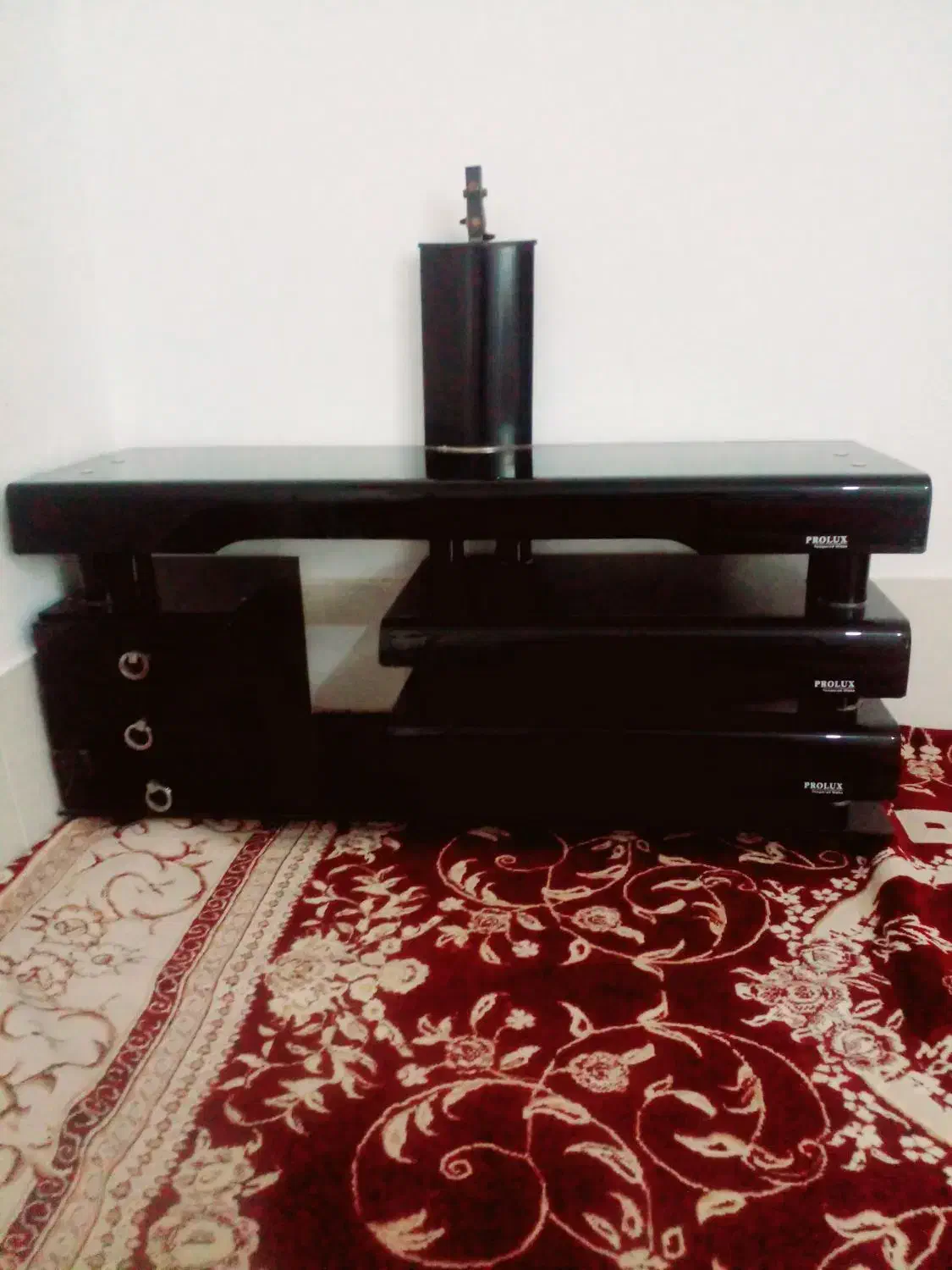 یک عدد میز|میز تلویزیون|پائین جام, |دیوار