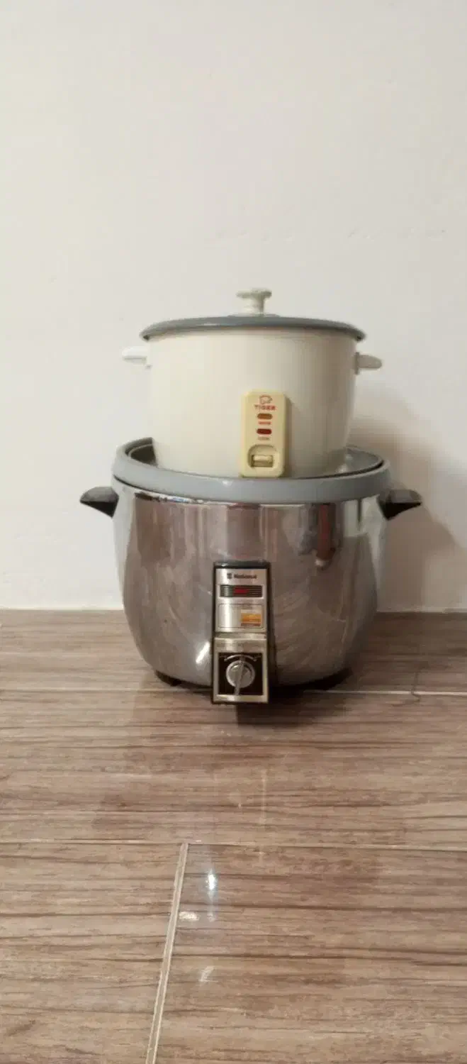 دو عدد پلوپز|ظروف پختوپز|آستانه اشرفیه, |دیوار