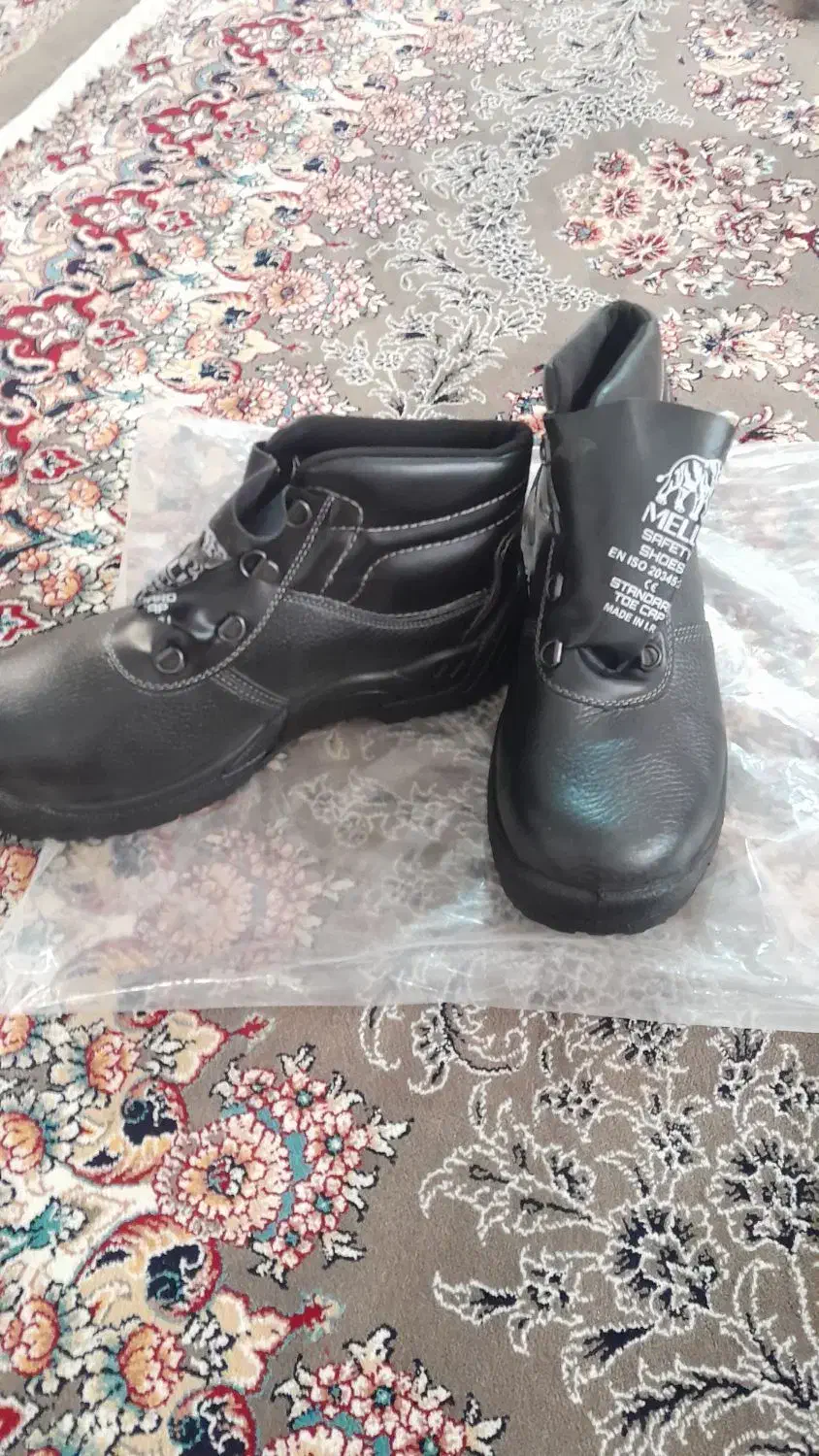 کفش کار|کیف، کفش، کمربند|قم, آزادگان|دیوار