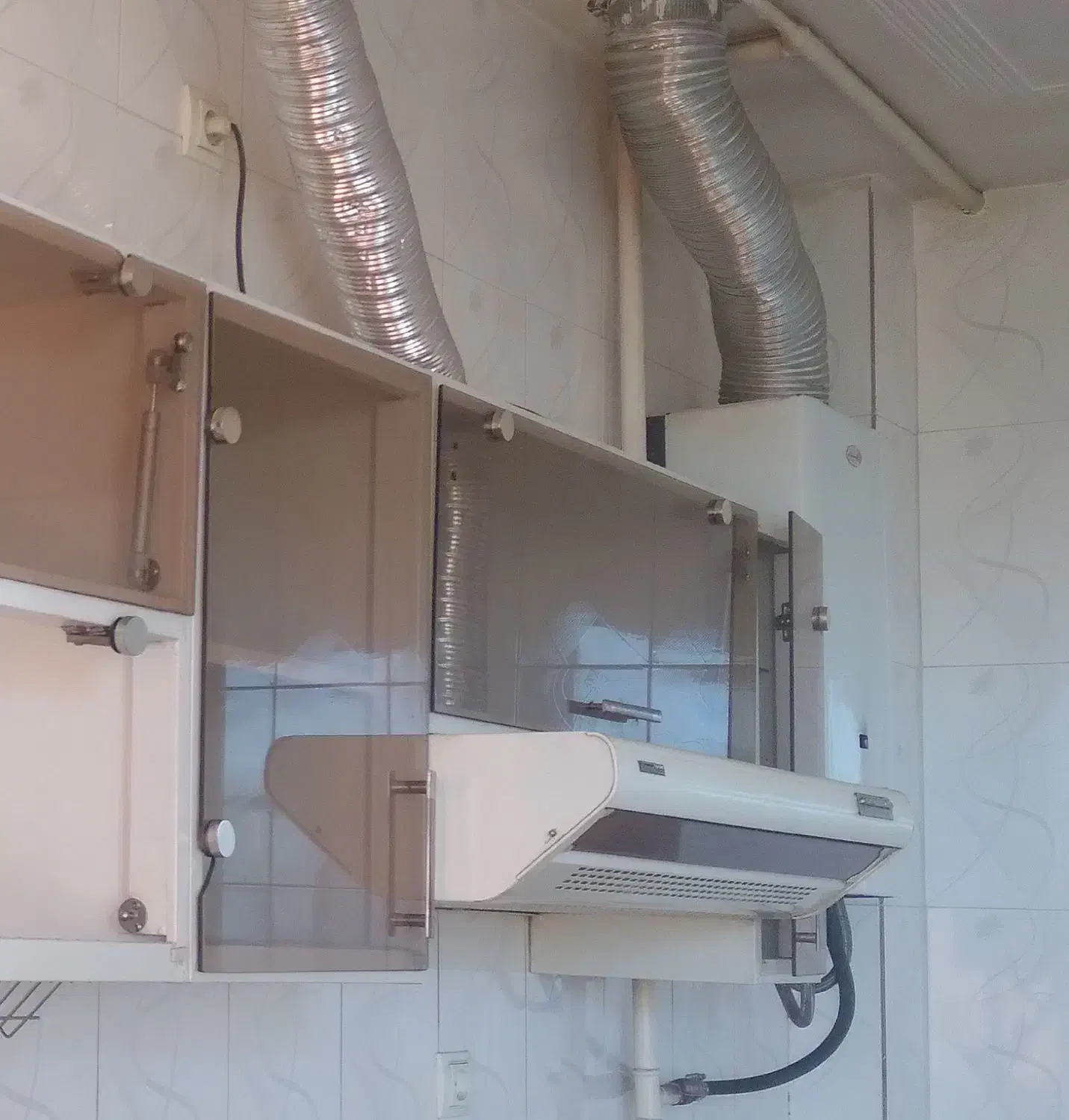 هود اشپزخانه .|هود|بروجن, |دیوار