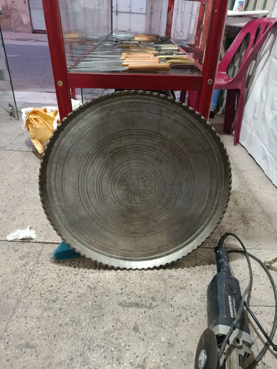 سینی مسی قدیمی|کلکسیون اشیاء عتیقه|خرمدره, |دیوار