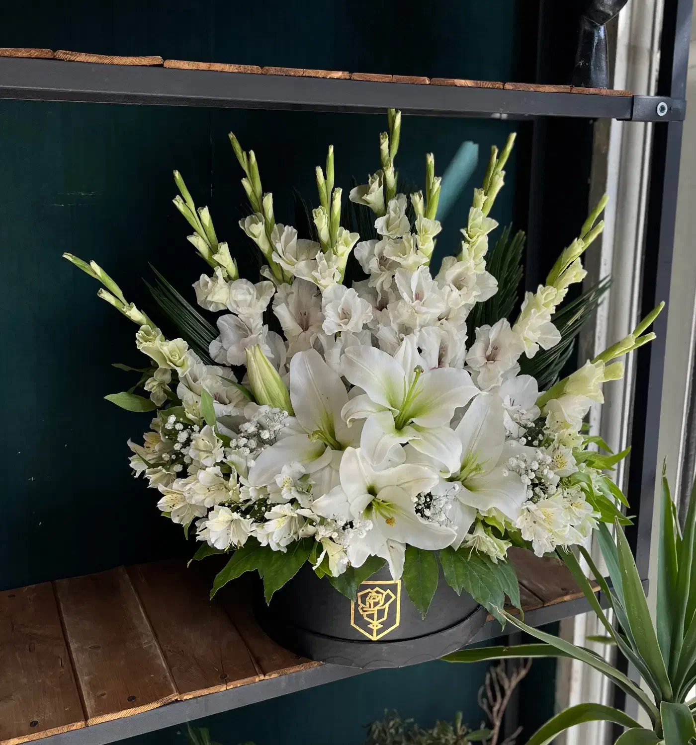 نیازمند نیروی وارد برای گلفروشی|استخدام خدمات فروشگاه و رستوران|قم, چهل درخت|دیوار