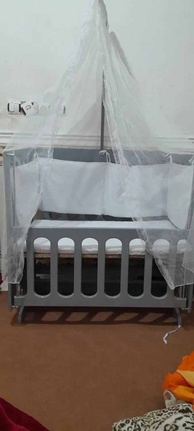 تخت گهواره ایی|تخت و صندلی بچه|هندیجان, |دیوار