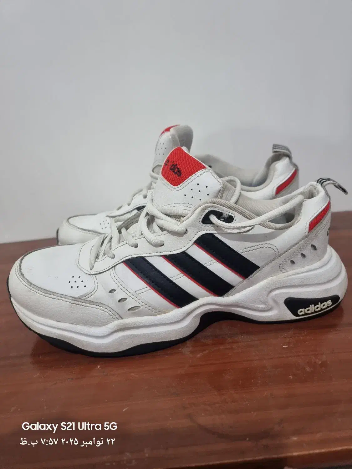 کتونی آدیداس اصلی سایز 42|کیف، کفش، کمربند|خرم‌آباد, |دیوار