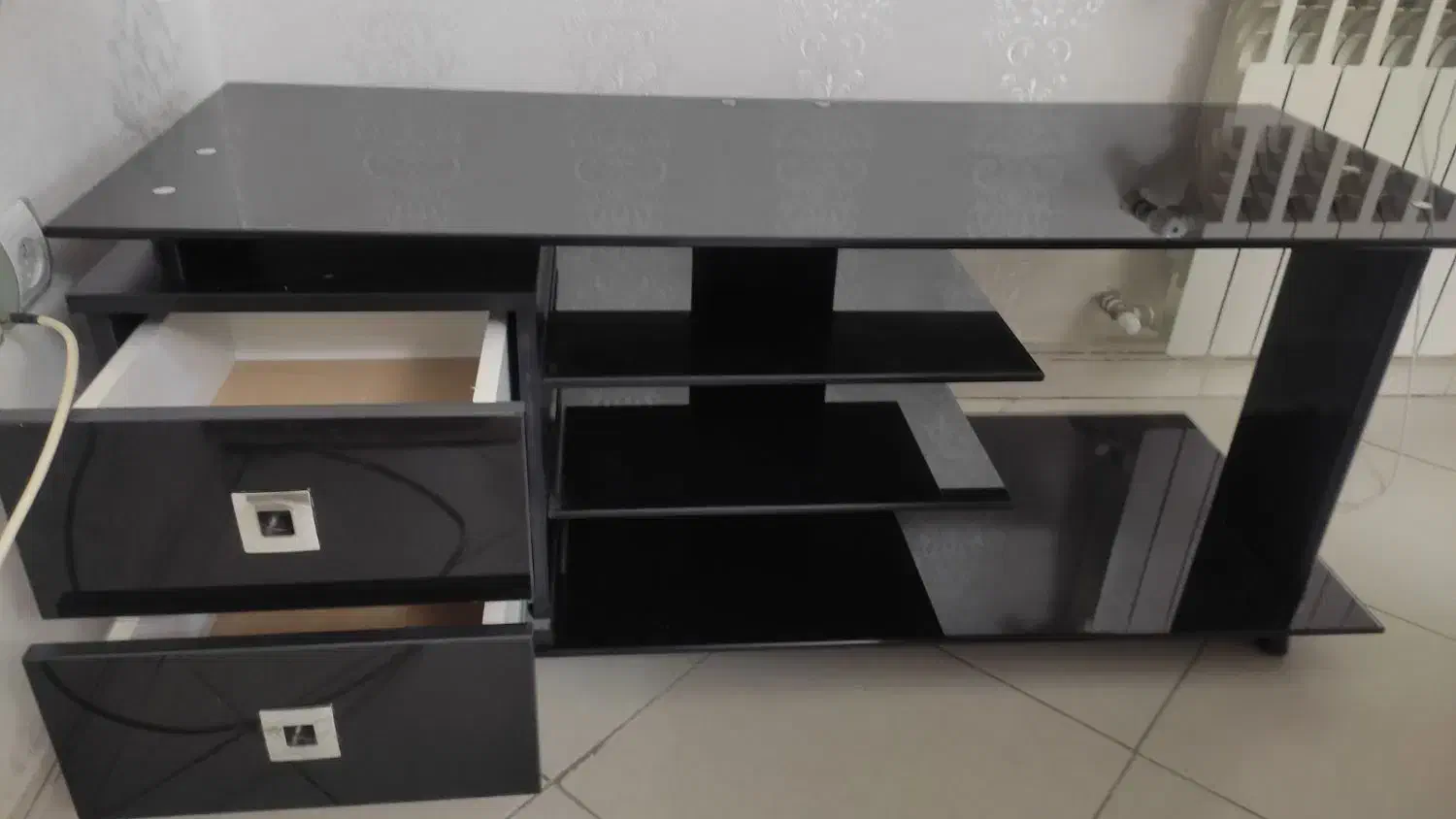 میز تلوزیون|میز تلویزیون|تهران, آبشار تهران (دریاچه)|دیوار