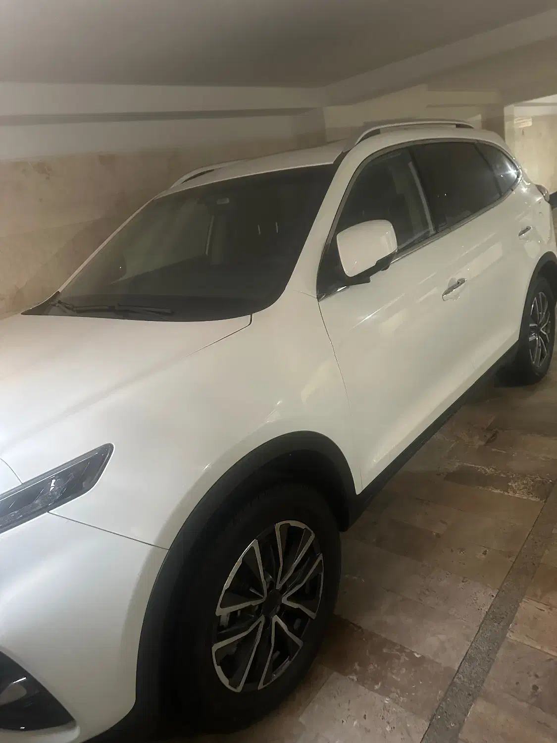 خودرو کی ام سی|خودرو سواری و وانت|تهران, درختی|دیوار