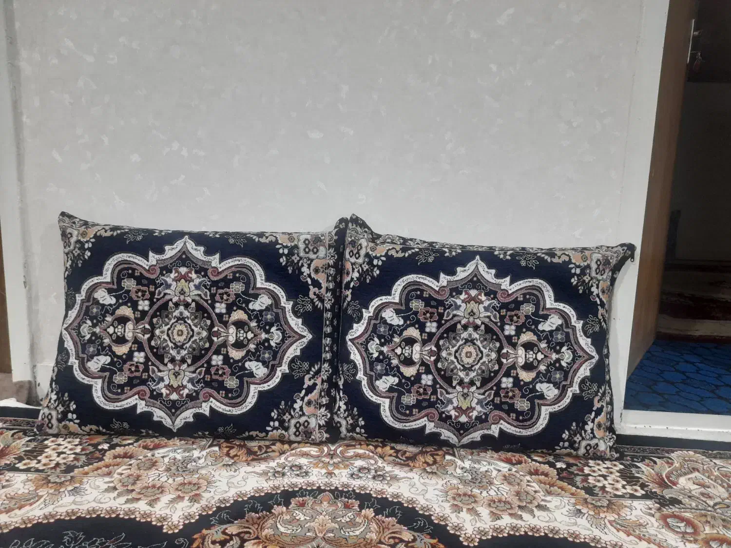 پشتی|رختخواب، بالش، پتو|سمیرم, |دیوار