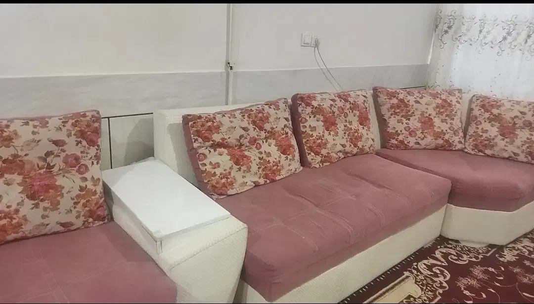 مبل 9نفره همراه با میز قیمت فقط 8ملیون|مبلمان خانگی و میز عسلی|شهرکرد, |دیوار