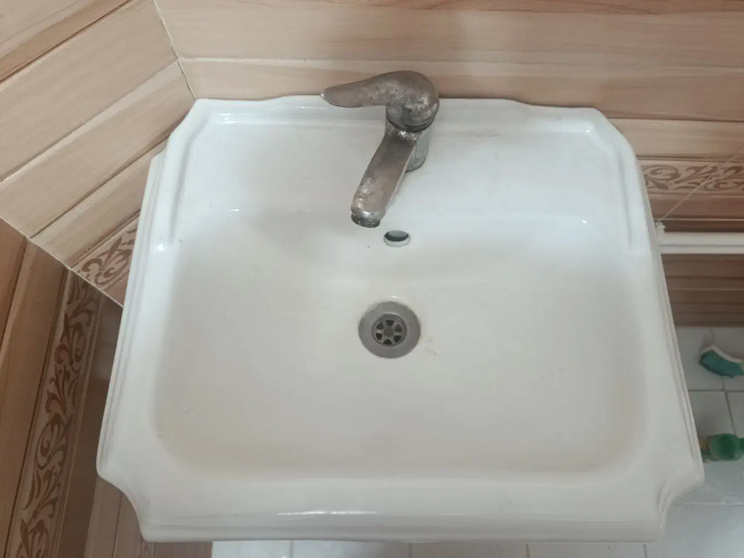 روشویی در حد نو تمیز|لوازم سرویس بهداشتی|بجنورد, |دیوار