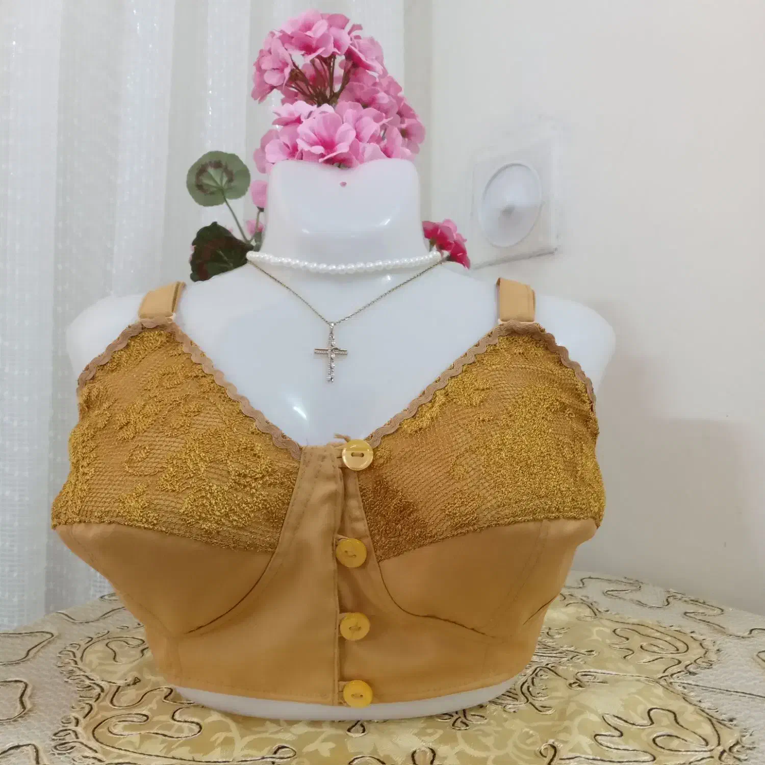 لباس زیر دوختنی جلو دکمه|لباس|نیشابور, گنبد سبز|دیوار