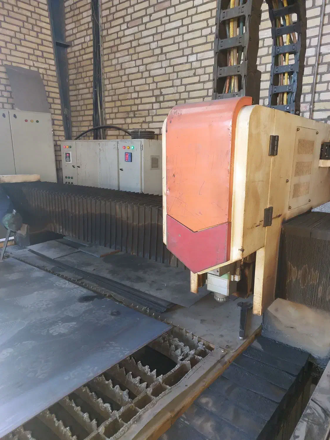 استخدام اپراتور لیزر cnc و کارگر ساده|استخدام صنعتی، فنی، مهندسی|مشهد, خین عرب|دیوار