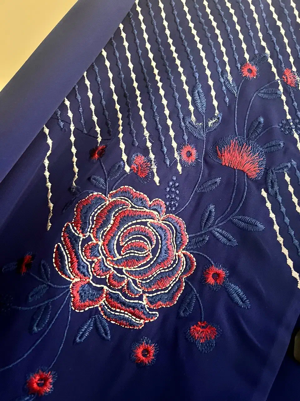 مانتوی رنگ کاربنی گلدوزی|لباس|مرند, |دیوار