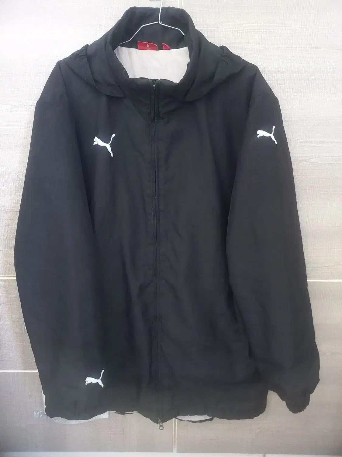 کاپشن پوما|لباس|رشت, کوی مهر|دیوار