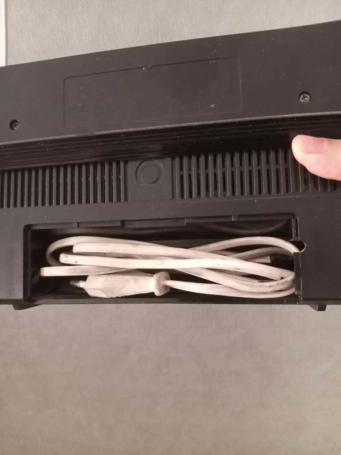 رادیو دو موج پارس|کلکسیون اشیاء عتیقه|هشتگرد, فاز ۱ مهستان|دیوار