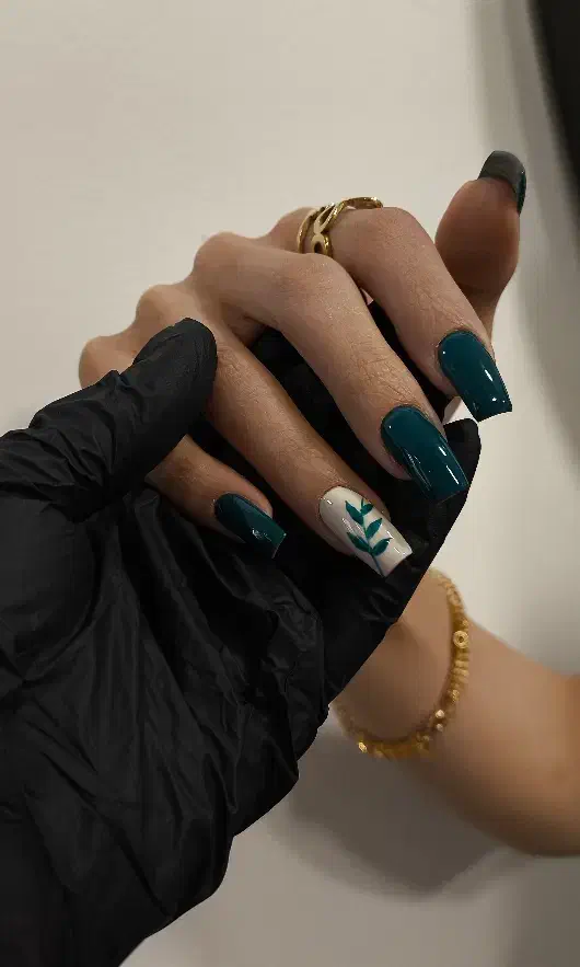 خدمات تخصصی ناخن (باتخفیف ویژه)|خدمات آرایشگری و زیبایی|اصفهان, باغ کاران|دیوار