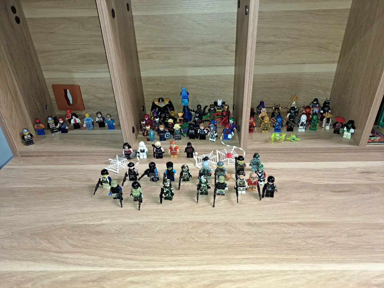 ادمک لگو|اسباب‌‌بازی|نقده, |دیوار