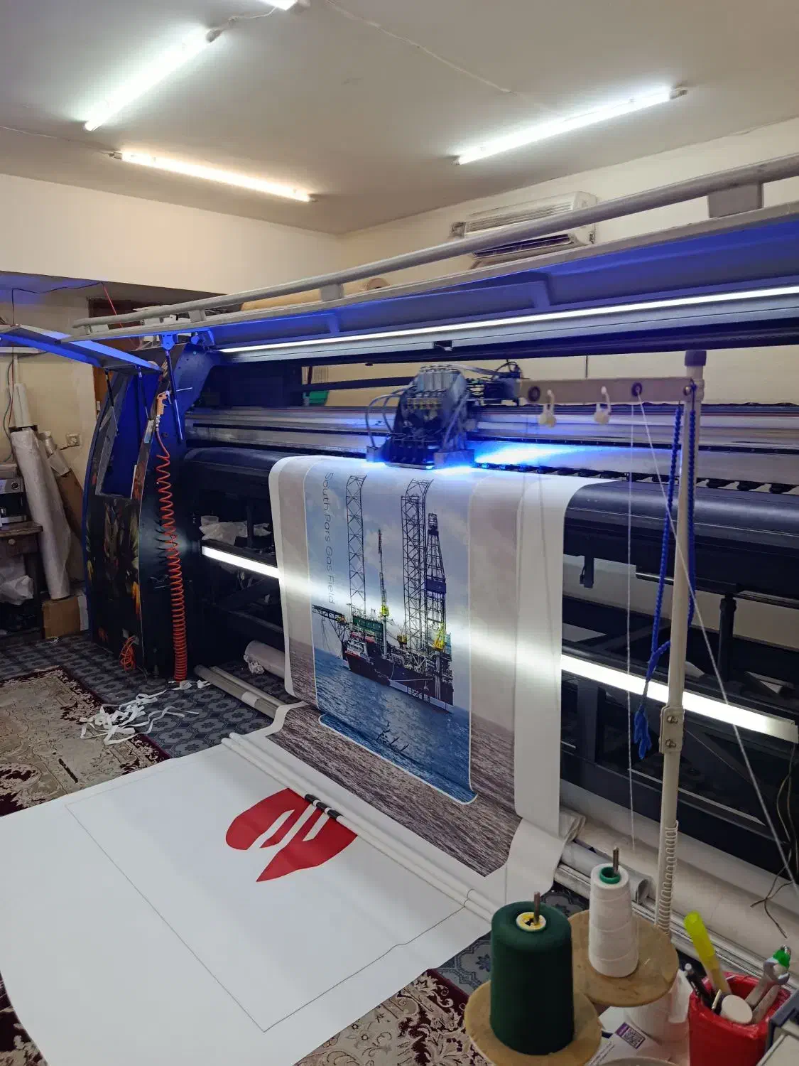 کارگر ساده و اپراتور چاپ بنر نیازمندیم|استخدام رایانه و فناوری اطلاعات|تهران, فردوس|دیوار