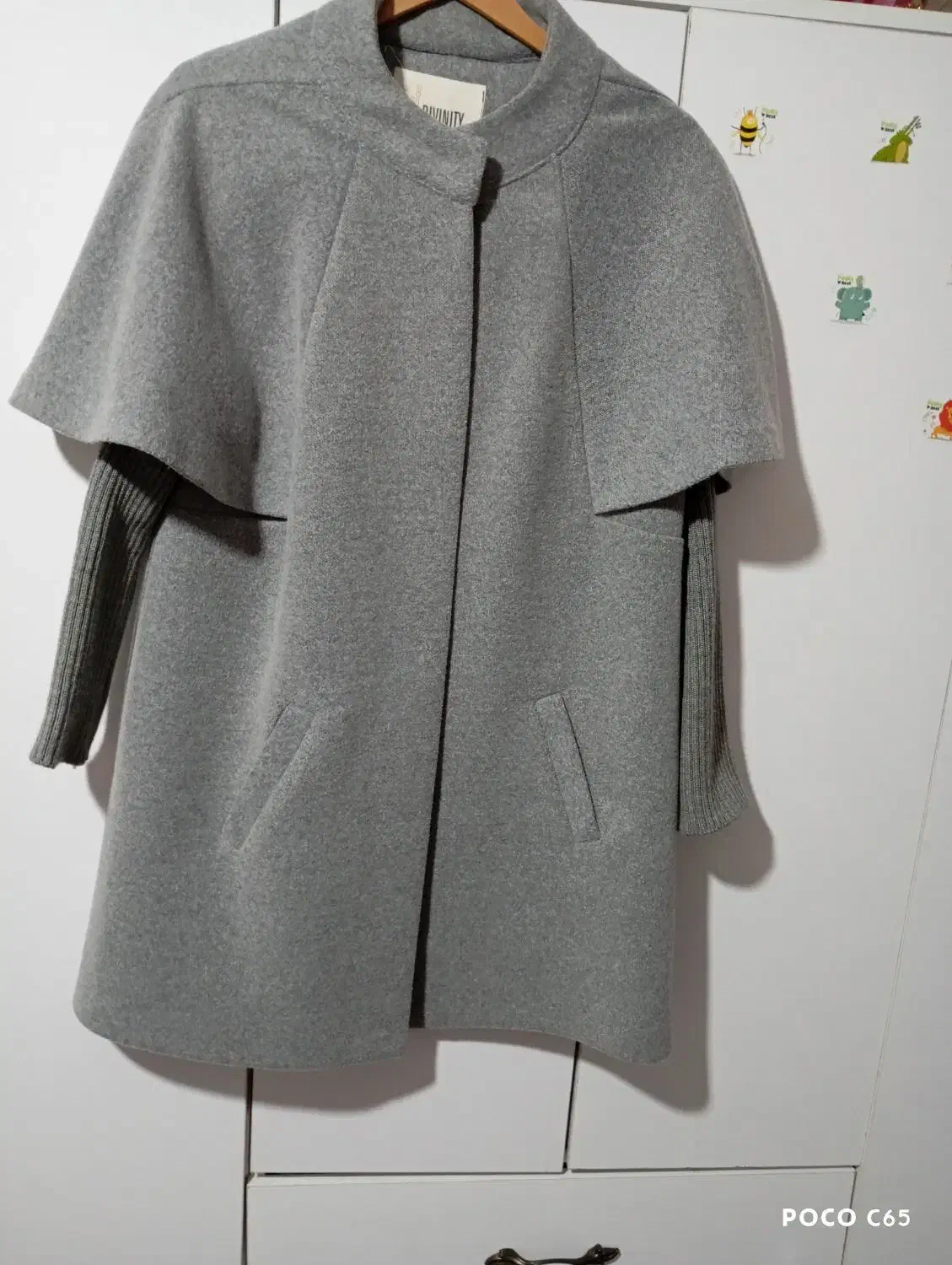 پالتو|لباس|رباط‌کریم, مسکن مهر آبشناسان|دیوار