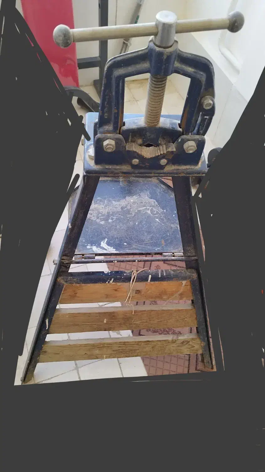 گیره کارگاهی|ابزارآلات|صحنه, |دیوار