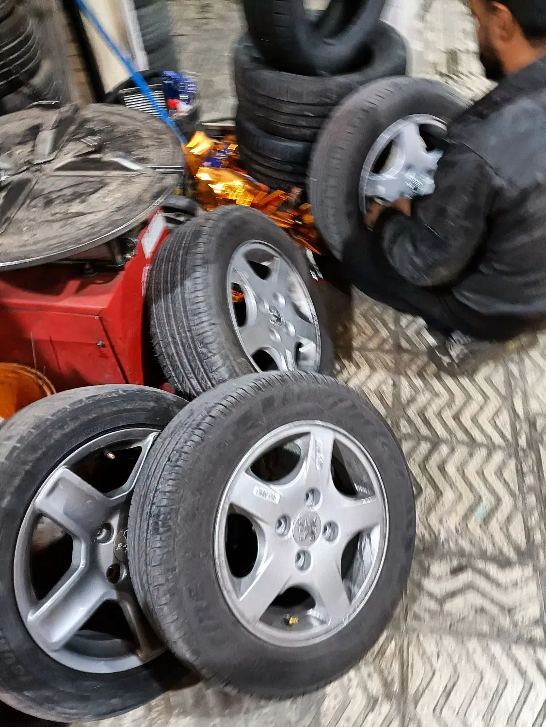 لاستیک  پژو ۷  زیر سفری کویر تایر|قطعات یدکی و لوازم جانبی|یزد, |دیوار